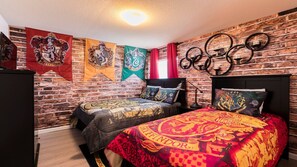 5 bedrooms, iron/ironing board, WiFi, bed sheets - 5BR @ Windsor Hills/Themed Rooms/Games/Discounted! (Kissimmee)