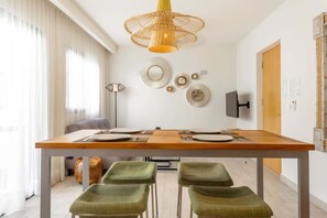 Dining - Stylish Condo 1 Block to Beach & Rooftop Pool (Solidaridad)