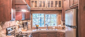 Wee Cottage- Unparalleled Charm, Tiny House, Enchanting Setting, Hot Tub