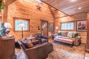 TV, fireplace, DVD player - Wee Cottage- Unparalleled Charm, Tiny House, Enchanting Setting, Hot Tub (Sundance)
