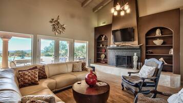 Televisor intel·ligent, llar de foc, videojocs i llibres