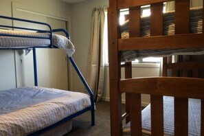 4 Schlafzimmer, Bügeleisen/Bügelbrett, Reisekinderbett, kostenloses WLAN