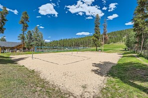 House, 3 Bedrooms | Sport court