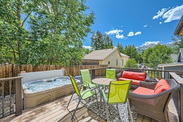 House, 3 Bedrooms | Outdoor spa tub