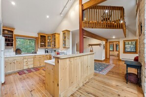 Interior - PANORAMIC VIEWS - Hot Tub - 4 Bedroom Mountain Home (Sundance)