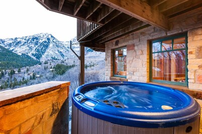 PANORAMIC VIEWS - Hot Tub - 4 Bedroom Mountain Home