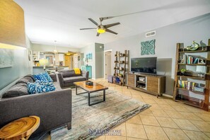 TV, DVD-spiller og stereoanlegg