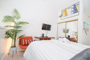 1 chambre, fer et planche à repasser, accès au Wi-Fi (inclus)