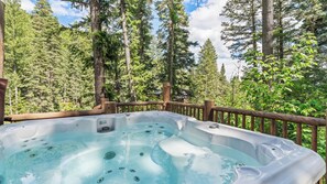 Bañera de hidromasaje al aire libre