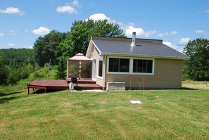 Exterior - Cozy & Pet-friendly Lakefront Cottage (Guérin)