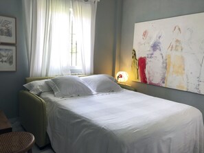 3 Schlafzimmer, Schreibtisch, Bügeleisen/Bügelbrett, Reisekinderbett