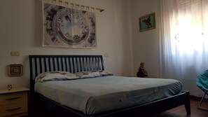 2 bedrooms, iron/ironing board, travel cot, WiFi