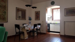 Dining - Entire apartment in semi-detached house in quiet area in front of the sea (ortona)