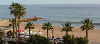 Beachfront 1 bedroom holiday apartment in Quarteira, Algarve