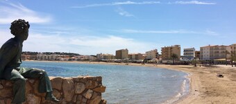 SPECTACULAR POOL-GARDEN, SEA VIEW, WiFi, PARKING, CABLE TV. HUT-027623