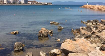 SPECTACULAR POOL-GARDEN, SEA VIEW, WiFi, PARKING, CABLE TV. HUT-027623