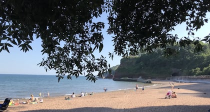 Mead Flat in the Heart of Dawlish with Great Sea Views 150m from the Beach