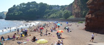 Mead Flat in the Heart of Dawlish with Great Sea Views 150m from the Beach