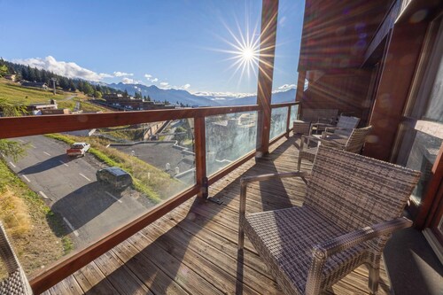 Large duplex apartment, ski in/ski out, resort center, prestigious residence