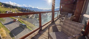Large duplex apartment, ski in/ski out, resort center, prestigious residence