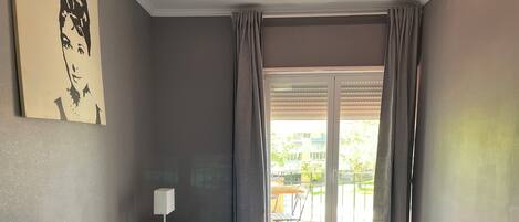 4 bedrooms, iron/ironing board, travel cot, WiFi