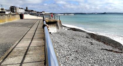 Cornish Sea Castle Views Fantastic Seafront Location at Channel View PZ Cornwall