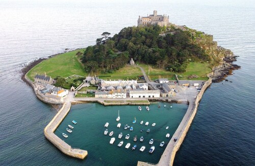 Cornish Sea Castle Views Fantastic Seafront Location at Channel View PZ Cornwall