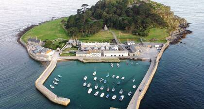 Cornish Sea Castle Views Fantastic Seafront Location at Channel View PZ Cornwall