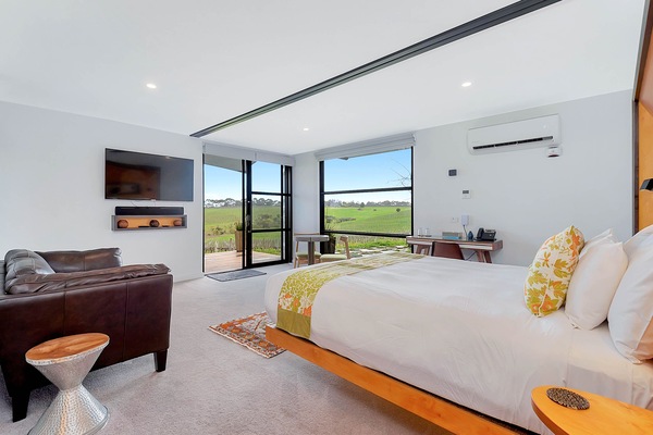 Luxury Suite, 1 King Bed, Non Smoking | Egyptian cotton sheets, premium bedding, down comforters