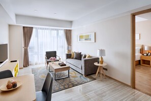 Appartement, 1 slaapkamer | Luxe beddengoed, donsdekens, een kluis op de kamer, een bureau