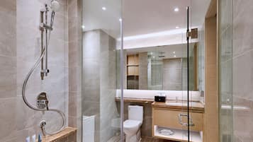 Deluxe Room, 3 Bedrooms | Bathroom | Rainfall showerhead, designer toiletries, hair dryer, slippers
