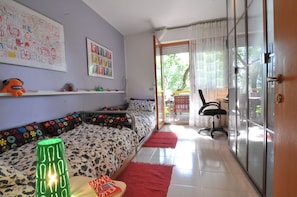 3 bedrooms, desk, iron/ironing board, free WiFi - Querce Apartment- Bike Friendly with garage in Lanciano. (Lanciano (Chieti), Abruzzo)