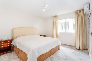4 Schlafzimmer, Bügeleisen/Bügelbrett, Internetzugang, Bettwäsche