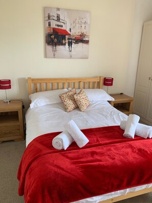 1 室のベッドルーム、アイロン / アイロン台、WiFi (無料)、ベッドシーツ