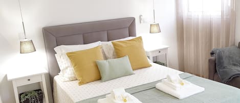 Iron/ironing board, free WiFi, bed sheets