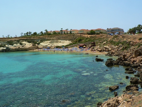 Fabulous 4 Bed Villa,Big Pool,WIFI, table tennis, 2mins walk to beach