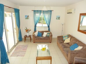 TV, DVD player, table tennis, video library - Fabulous 4 Bed Villa,Big Pool,WIFI, table tennis, 2mins walk to beach (Protaras)