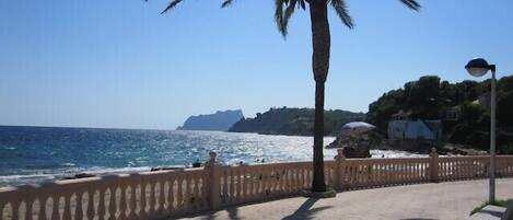 Una playa cerca