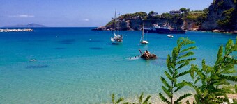 Immaculate House with fabulous Sea Views easily accessible to the Chora and bus