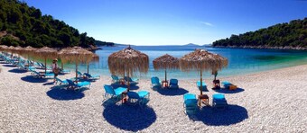 Immaculate House with fabulous Sea Views easily accessible to the Chora and bus