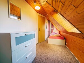 2 quartos, berço de viagem, Wi-Fi, roupa de cama