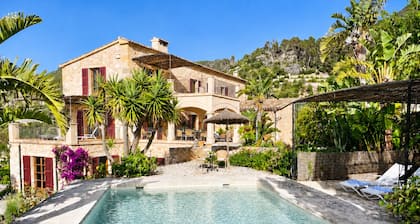 Finca Tramuntana in Banyalbufar with fantastic sea views (ETV/8489)
