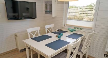 Blockhaus mit W-LAN - grosse Terrasse mit Strandkorb - - mit Zaun in ruhiger