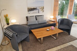 TV, fireplace - Log cabin with W-LAN - large terrace with beach chair - - with fence in a quiet location (Damp)