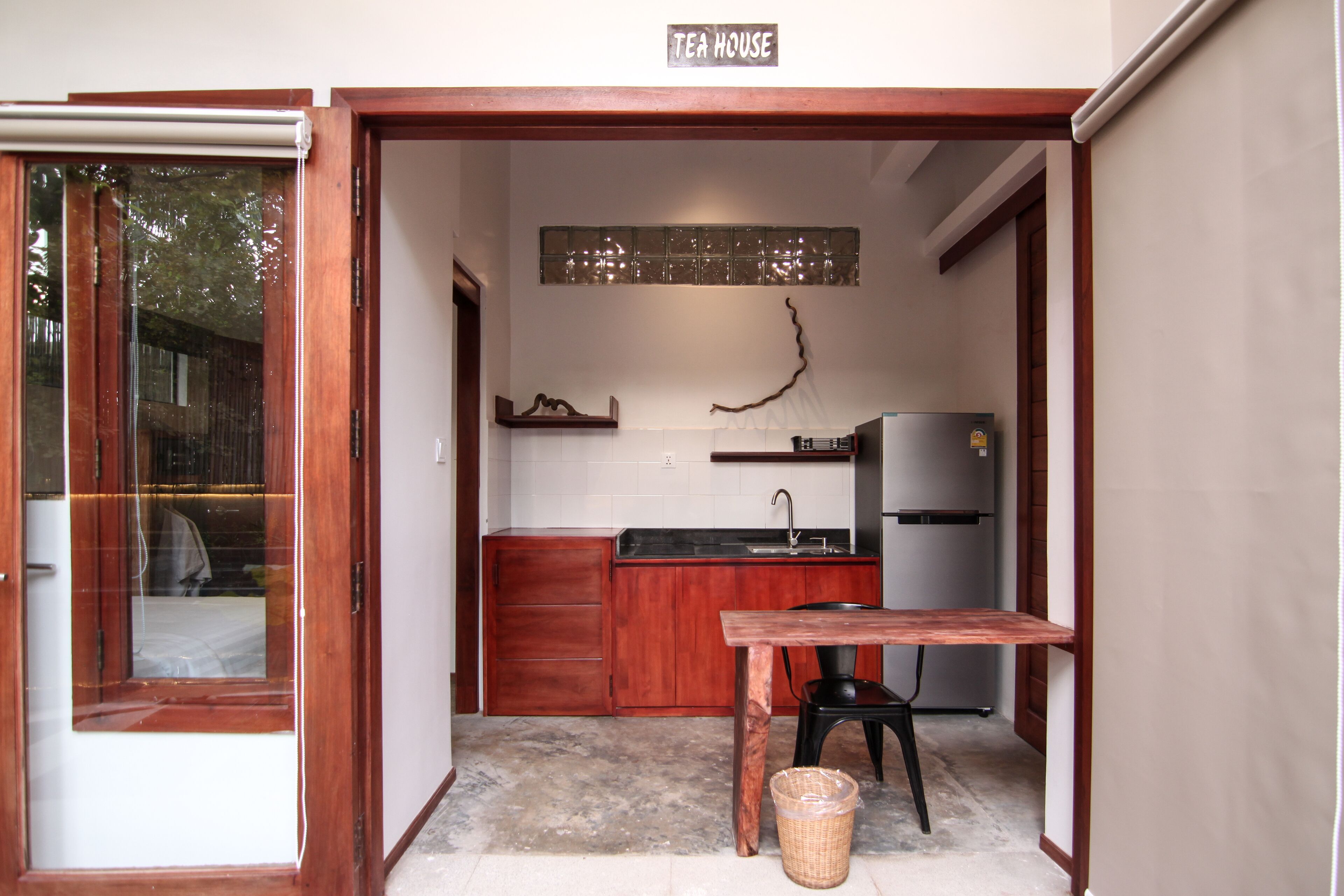 superior double room | in-room dining