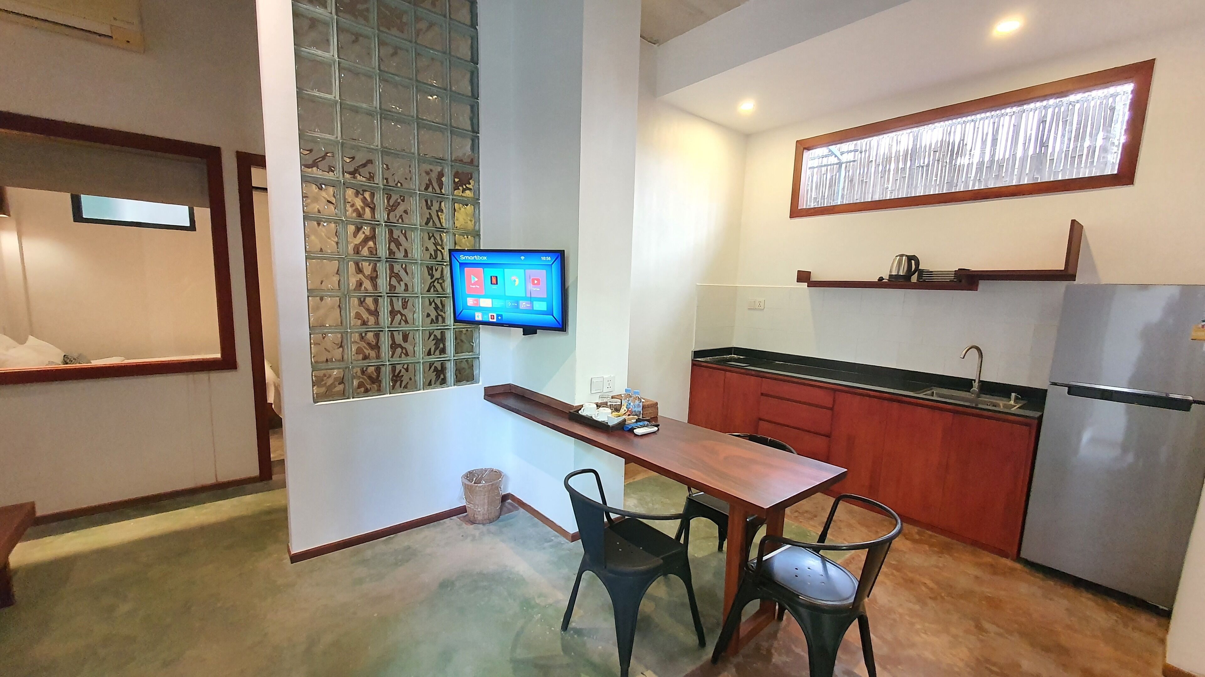 deluxe suite (free one way drop off) | private kitchen | fridge, stovetop, coffee/tea maker, electric kettle