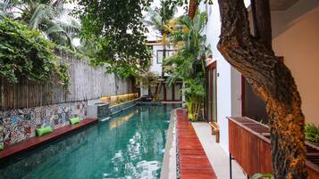 Outdoor pool, pool umbrellas, sun loungers