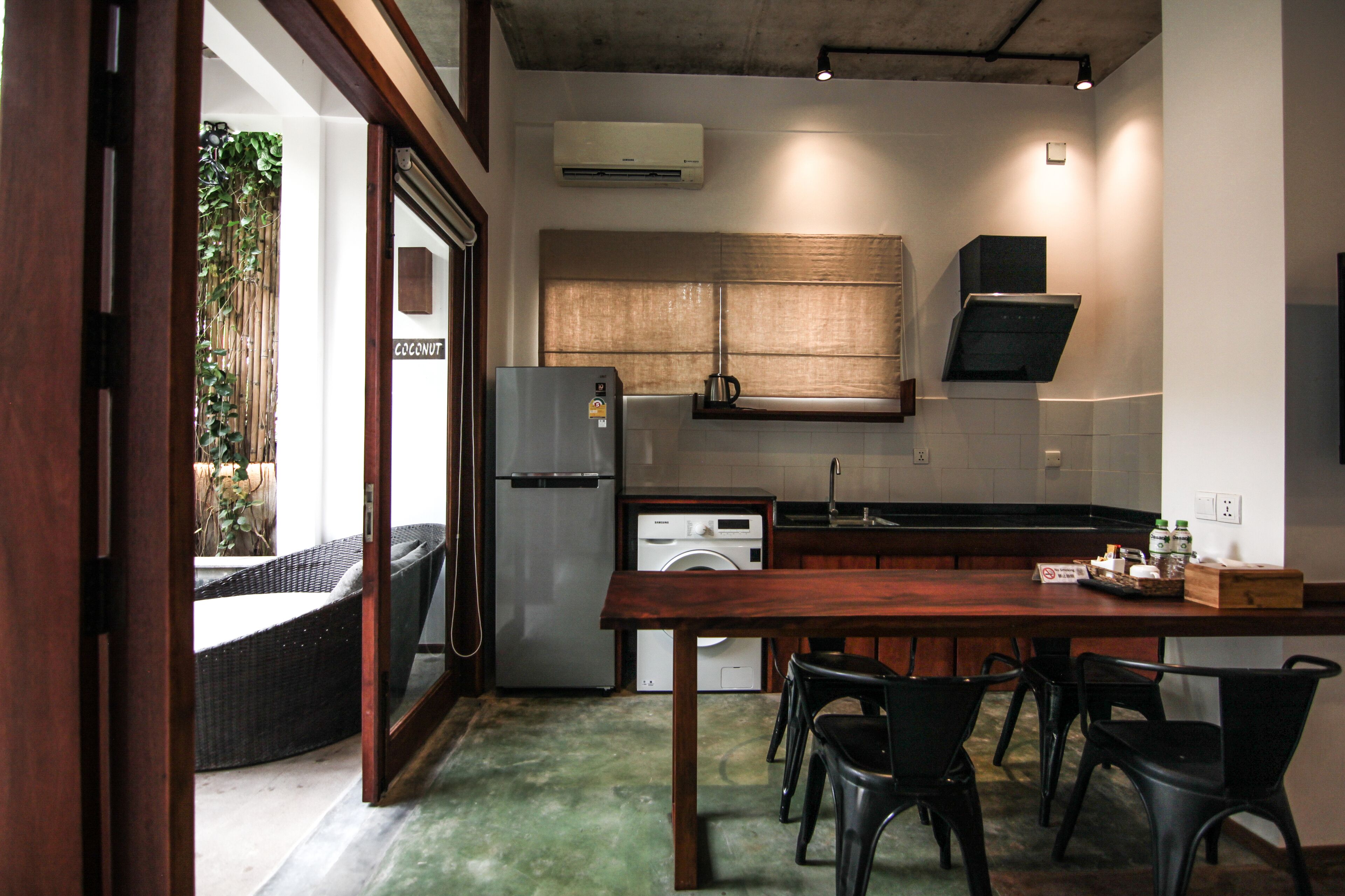 deluxe suite (free one way drop off) | in-room dining