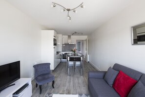 Télévision, lecteur de DVD, chaîne hi-fi