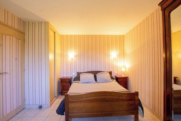 2 Schlafzimmer, Bügeleisen/Bügelbrett, Reisekinderbett